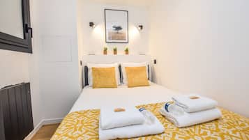 Apartment | 1 bedroom, laptop workspace, iron/ironing board, bed sheets