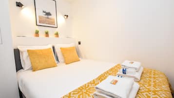 Apartment | 1 bedroom, laptop workspace, iron/ironing board, bed sheets