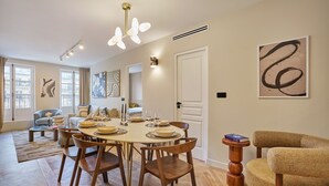 Apartment | Dining - Sublim Apartement in the Center of Paris/le Marais (Paris)