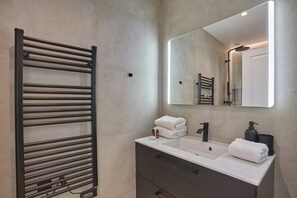 Departamento | Baño | Secadora de cabello, jabón, shampoo 