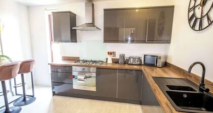 Stunning Didsbury Apartment by City SuperHost