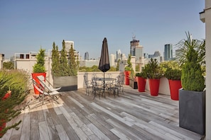 Apartment | Outdoor dining - Very Nice Apartment With Terrace Neuilly (Neuilly-sur-Seine)
