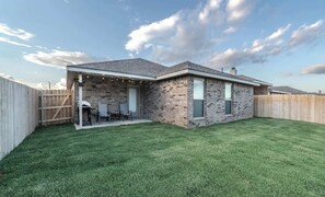 Terrace/patio - The Wander Inn - 3BR/2BA - Modern Home w/ Garage (Lubbock)