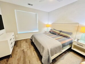 4 bedrooms, free WiFi - Beautiful townhome with community pool, shuttle to Bethany, and more! (Millville)