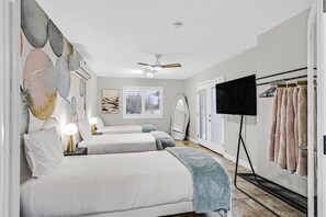 6 bedrooms, iron/ironing board, WiFi, bed sheets - Luxury 6BR Vegas Villa | Pool & Spa • Near Strip (Las Vegas)