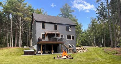 Custom home in the mountains, minutes to all Wilmington has to offer!