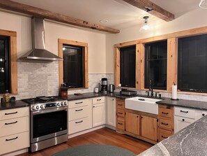 電子レンジ、オーブン、コンロ、食器洗い機