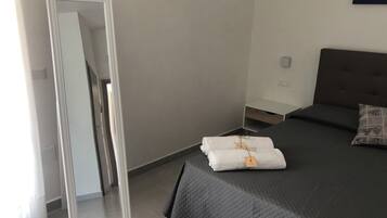 1 habitación, escritorio, wifi y ropa de cama