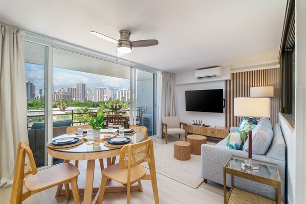 Smart TV - Heart of Waikiki! Modern 2-bedroom/1-bath, Short walk to beach, FREE Parking! (Honolulu)