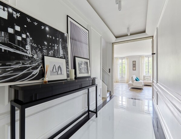 Apartment | Interior - Incredible Apartment Etoile Porte Maillot (Paris)