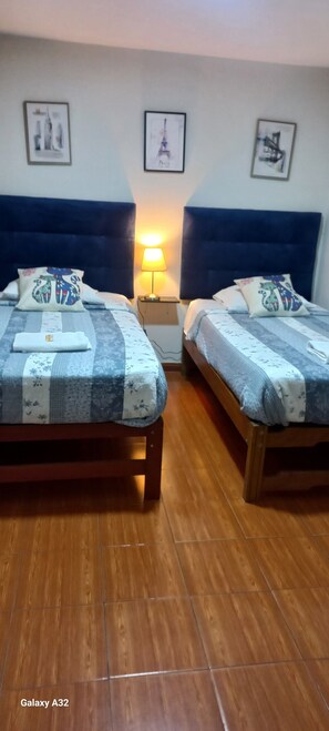 2 chambres, fer et planche à repasser, Wi-Fi, draps fournis