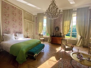 Literie de qualité supérieure, décoration personnalisée