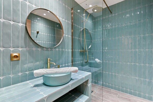 Departamento | Baño | Secadora de cabello, jabón, shampoo 