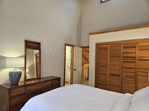 4 bedrooms, iron/ironing board, free WiFi, bed sheets