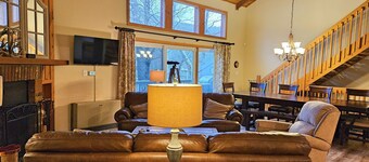 Comfy, fireplace, ski shuttle, pool & hot tub, tennis. L8006 by LRS