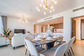 Dining - Sea View 3BR with Assistant Room and Balcony, Just Steps from Marina Promenade (Dubai)