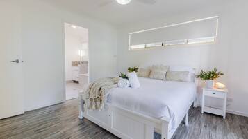 3 Schlafzimmer, Schreibtisch, Bügeleisen/Bügelbrett, WLAN