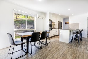 Dining - Bayview: Three Bedroom, Family & Pet Friendly Coastal Getaway in Agnes Water (Agnes Water)