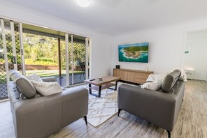 Smart TV - Bayview: Three Bedroom, Family & Pet Friendly Coastal Getaway in Agnes Water (Agnes Water)