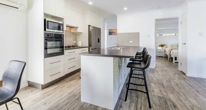 Bayview - Three Bedroom, Family & Pet Friendly Coastal Getaway in Agnes Water