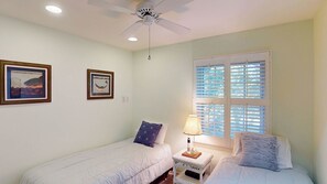 3 bedrooms, iron/ironing board, free WiFi, bed sheets - Beachbreak 3 bedrooms, 2 bathrooms (Jekyll Island)