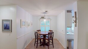 Dining - Beachbreak 3 bedrooms, 2 bathrooms (Jekyll Island)