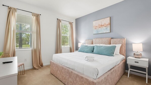 6 soveværelser, skrivebord, strygejern/strygebræt, weekendseng