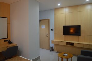 Chambre Supérieure, 1 très grand lit | Coffres-forts dans les chambres, bureau