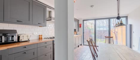 Fridge, stovetop, dishwasher, coffee/tea maker