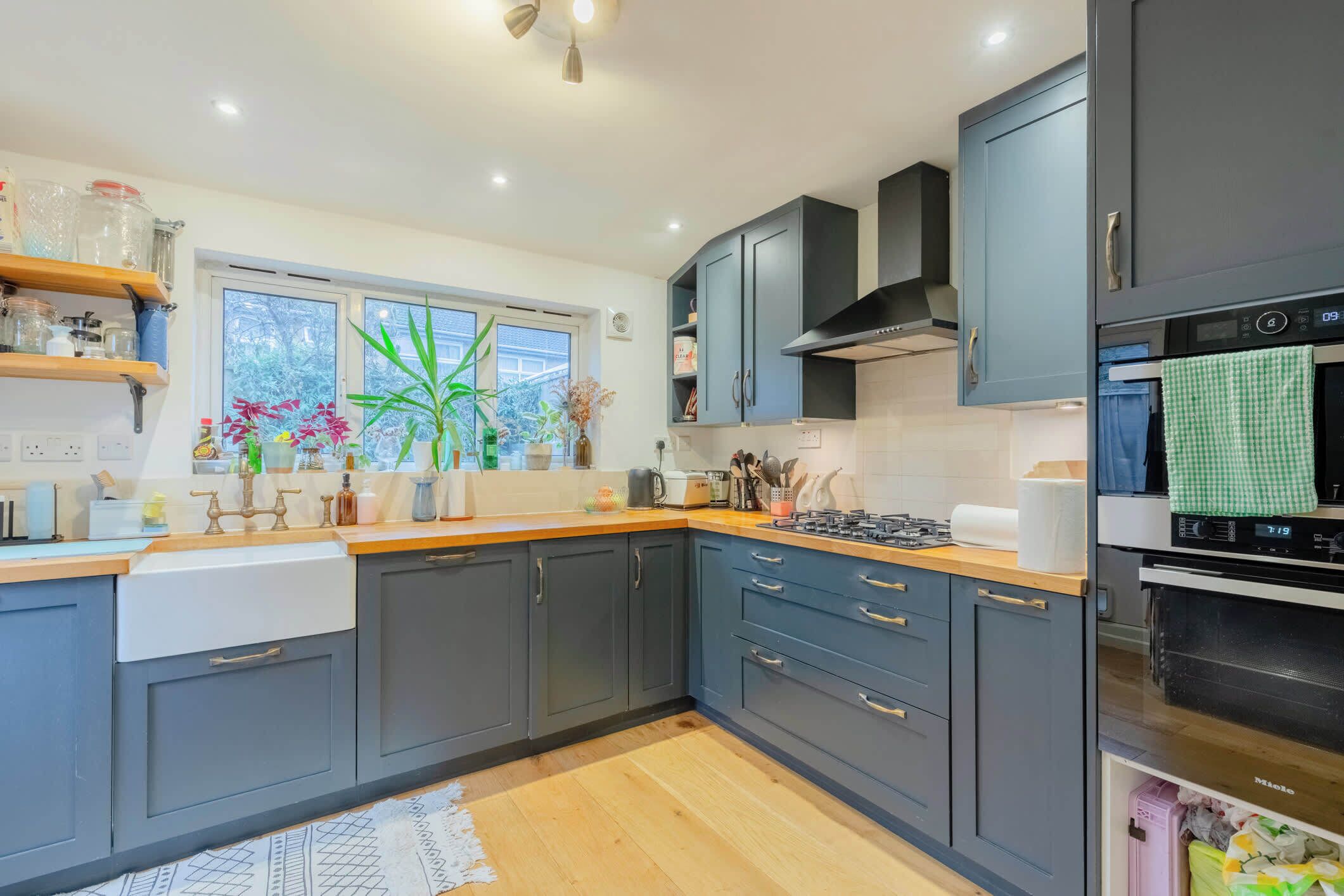 ثلاجة، ميكروويف، فرن، موقد طهي مسطح