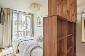 Apartment | Laptop workspace, iron/ironing board, bed sheets - New Apartment Center of Paris/le Marais (Paris)