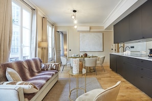 Living area - Sublim new Flat Center of Paris Opera Madeleine (Paris)