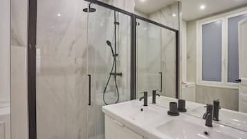 Apartment | Bathroom | Hair dryer, soap