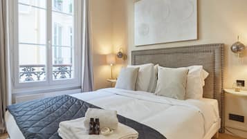 Apartment | Laptop workspace, iron/ironing board, bed sheets