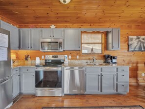 Refrigerador, microondas, horno, placa de cocina