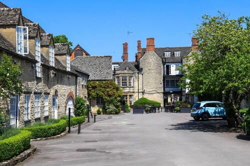 Dog friendly cottage with hot tub - King's Cottage