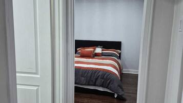 1 bedroom, desk, iron/ironing board, WiFi (free)