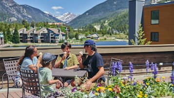 تناول الطعام بالخارج