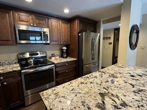 Appart'hôtel, 3 chambres | Cuisine privée | Réfrigérateur, four, grille-pain