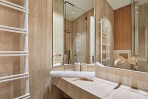 Shower, hair dryer, towels, shampoo