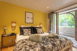 5 bedrooms, iron/ironing board, WiFi, bed sheets