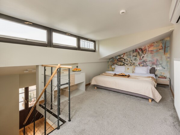2 bedrooms, iron/ironing board, WiFi (free), bed sheets