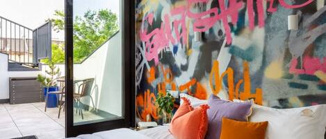 Iron/ironing board, free WiFi, bed sheets