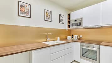Apartment | Eigene Küche | Kühlschrank, Mikrowelle, Ofen, Herdplatte