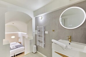 Departamento | Baño | Secadora de cabello, jabón, shampoo 