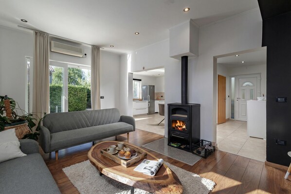 Family House, Multiple Bedrooms (Pool House Kristina) | Living area