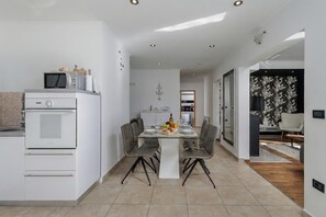 Casa familiar, varias habitaciones (Pool House Kristina) | Interior