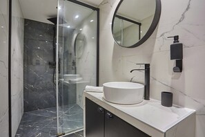 Apartment | Bathroom