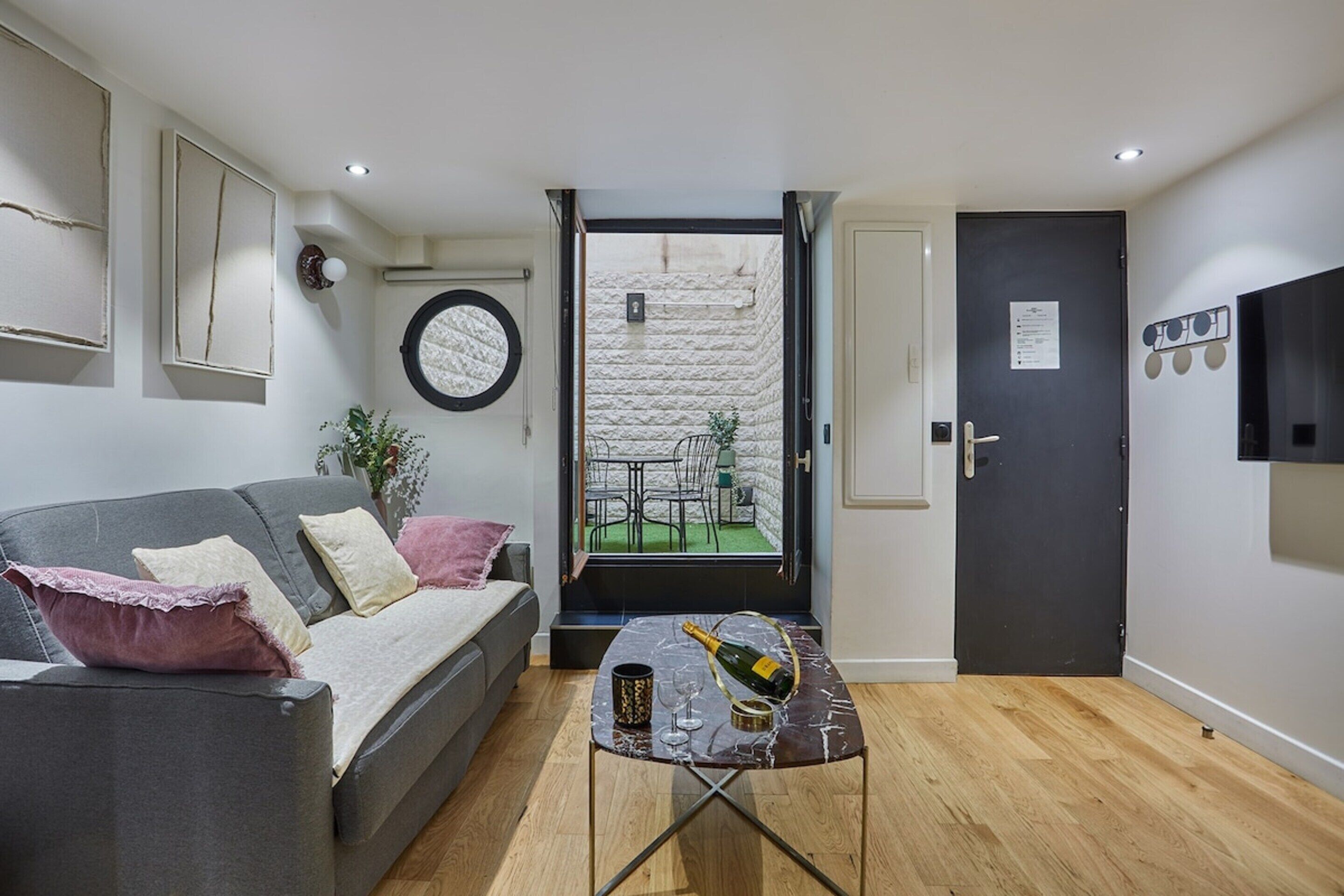 Apartment | Living area