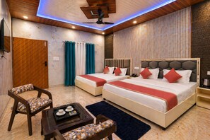 Chambre Familiale, vue montagne | Coffres-forts dans les chambres, Wi-Fi gratuit